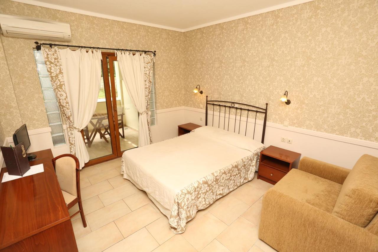 Country Inn Kallithea  Esterno foto